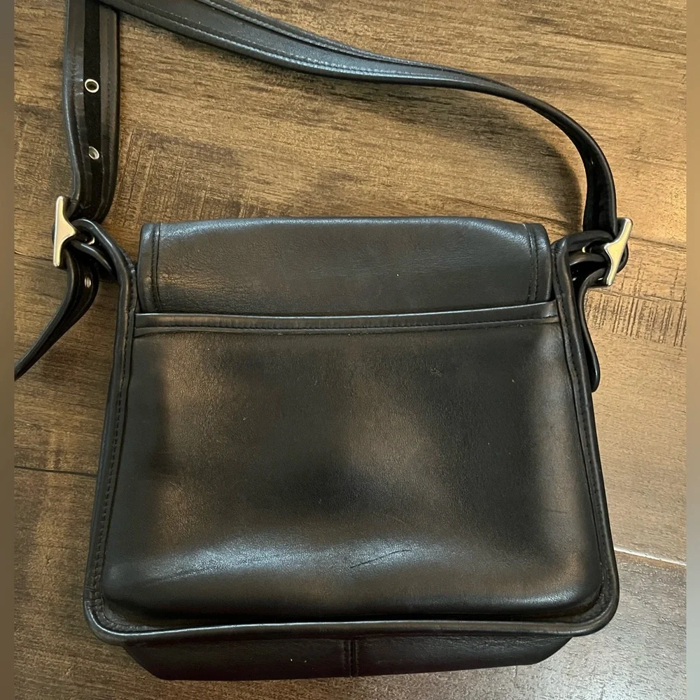 Vintage Coach | Rambler Legacy #9061 | Black Leather
Crossbody Bag - Picture 3 of 11